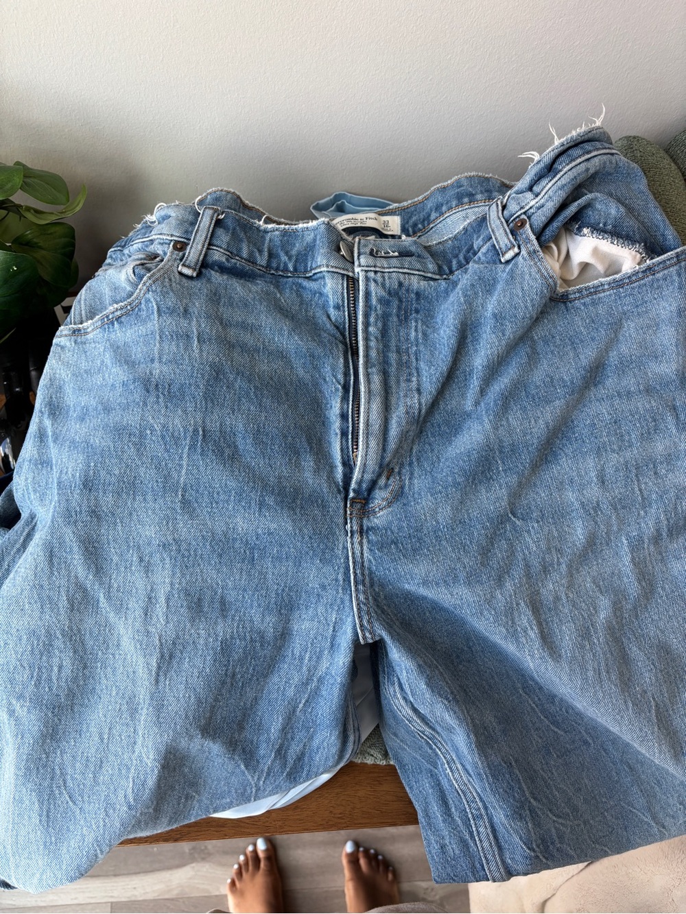 Abercrombie and Fitch 90s Straight Ultra High Rise Distressed Jeans